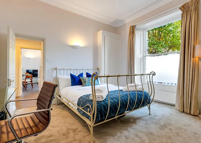 Flat In Victoria London